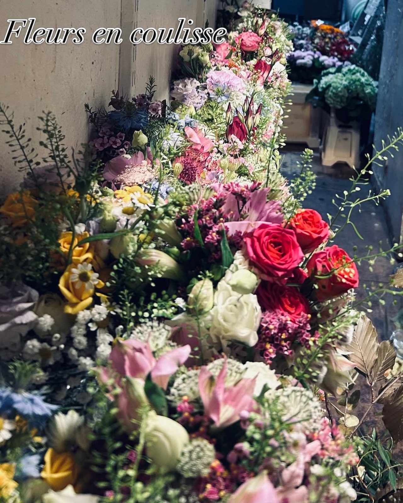 Fleurs coupées : roses, lys et fleurs de saison